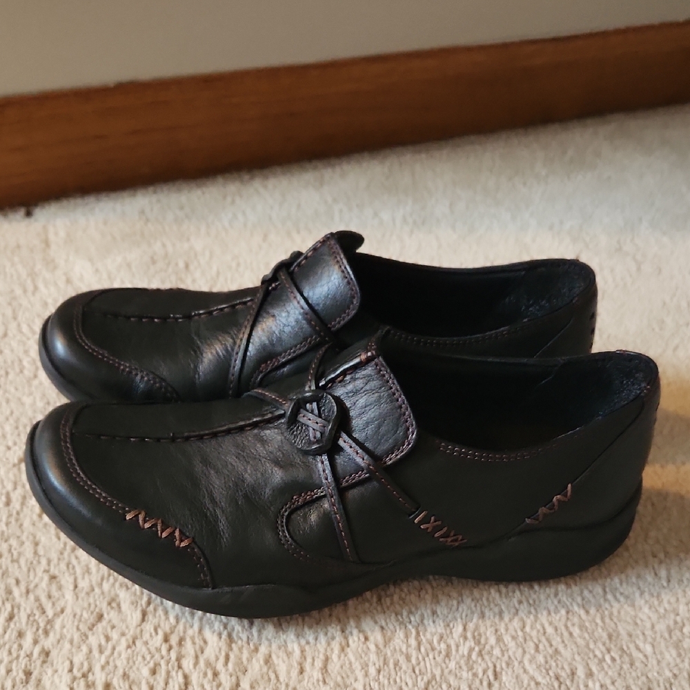 Clarks Black Leather Loafers with Pink Stitching